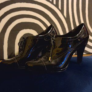 Oxford Patent Leather Pumps